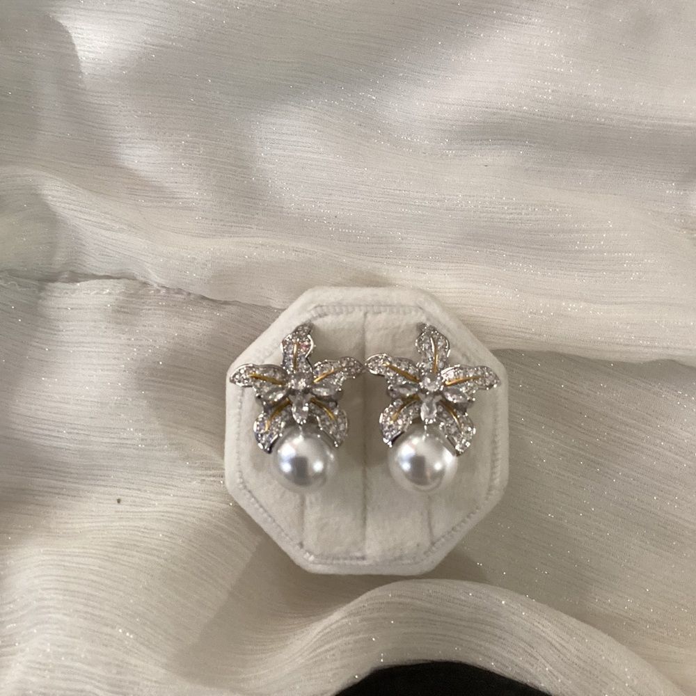 ✨Gorgeous Elegant Silver Cz Diamond Pave Star Lily &PearlPost back Earringss - Picture 17 of 17